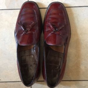 Johnston & Murphy cordovan tassle loafers (13C)